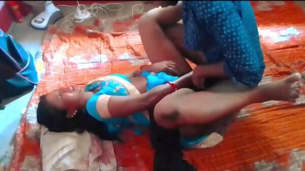 Bihari Housewife in Saree Having Secret Sex with Young Kirayedar